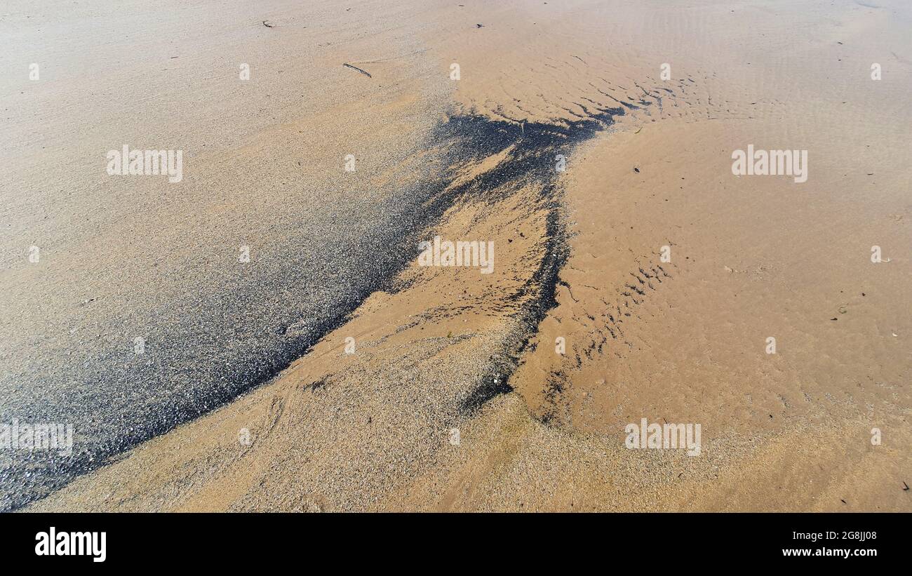 Patterns and textures in sand on beach Stock Photo - Alamy