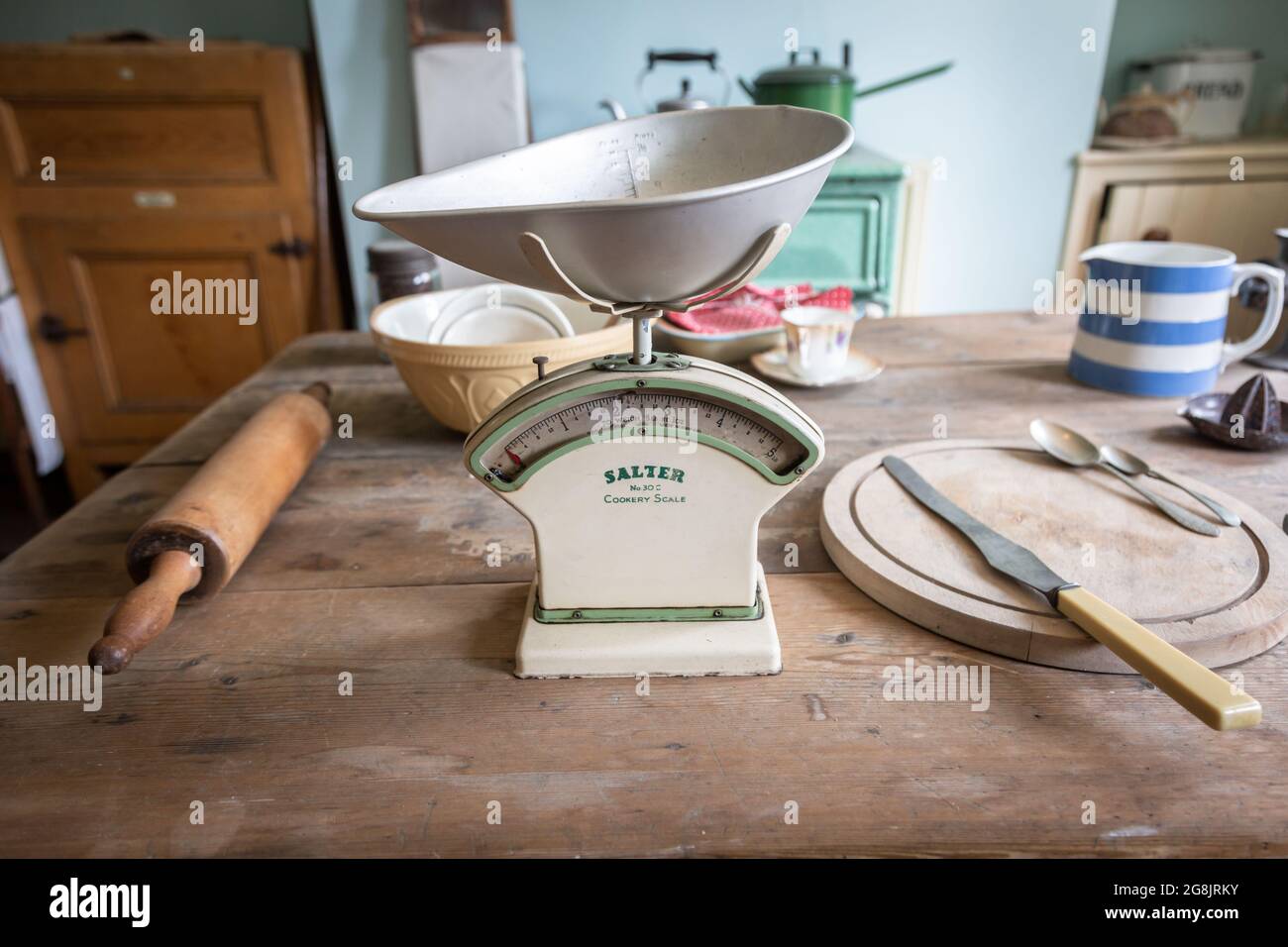 Vintage 1950's Retro Salter Kitchen Scales. 