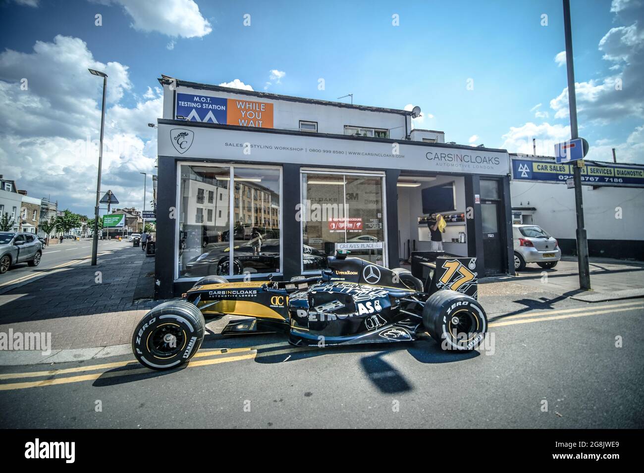 F1 shop hi-res stock photography and images - Alamy