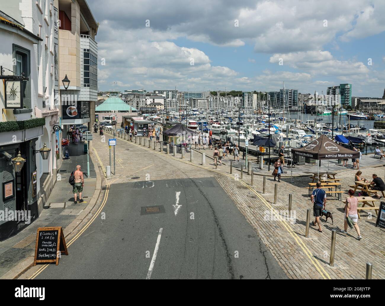 Visitors and locals out in force on the Barbican in Plymouth. The historic area full of gift shops, restaurants, pubs and more is a great draw. With t Stock Photo