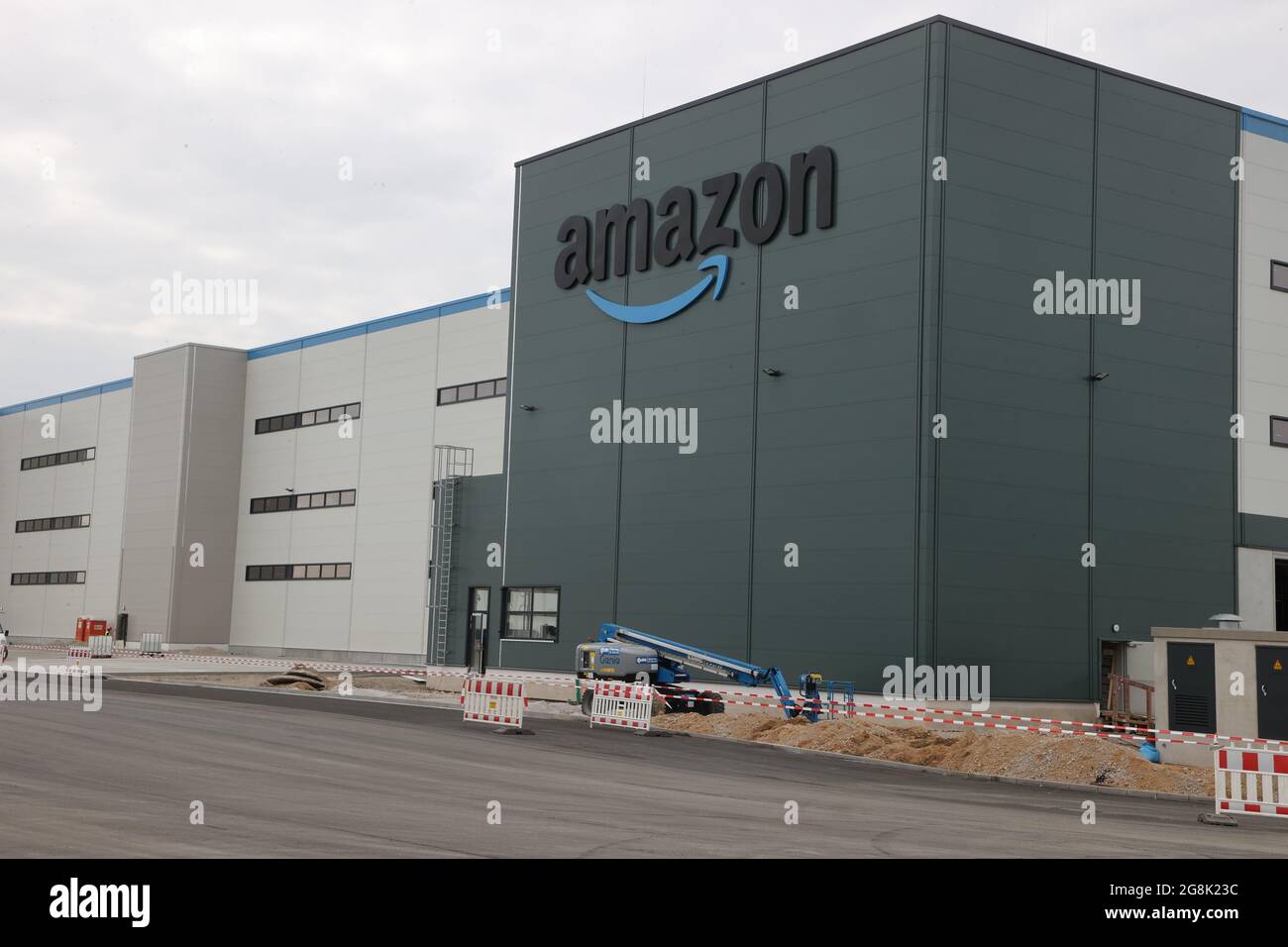 Gera, Germany. 21st July, 2021. The construction site of Amazon's new  logistics centre. In Gera, the online mail order company Amazon is building  a large logistics centre with around 1000 jobs. Credit: