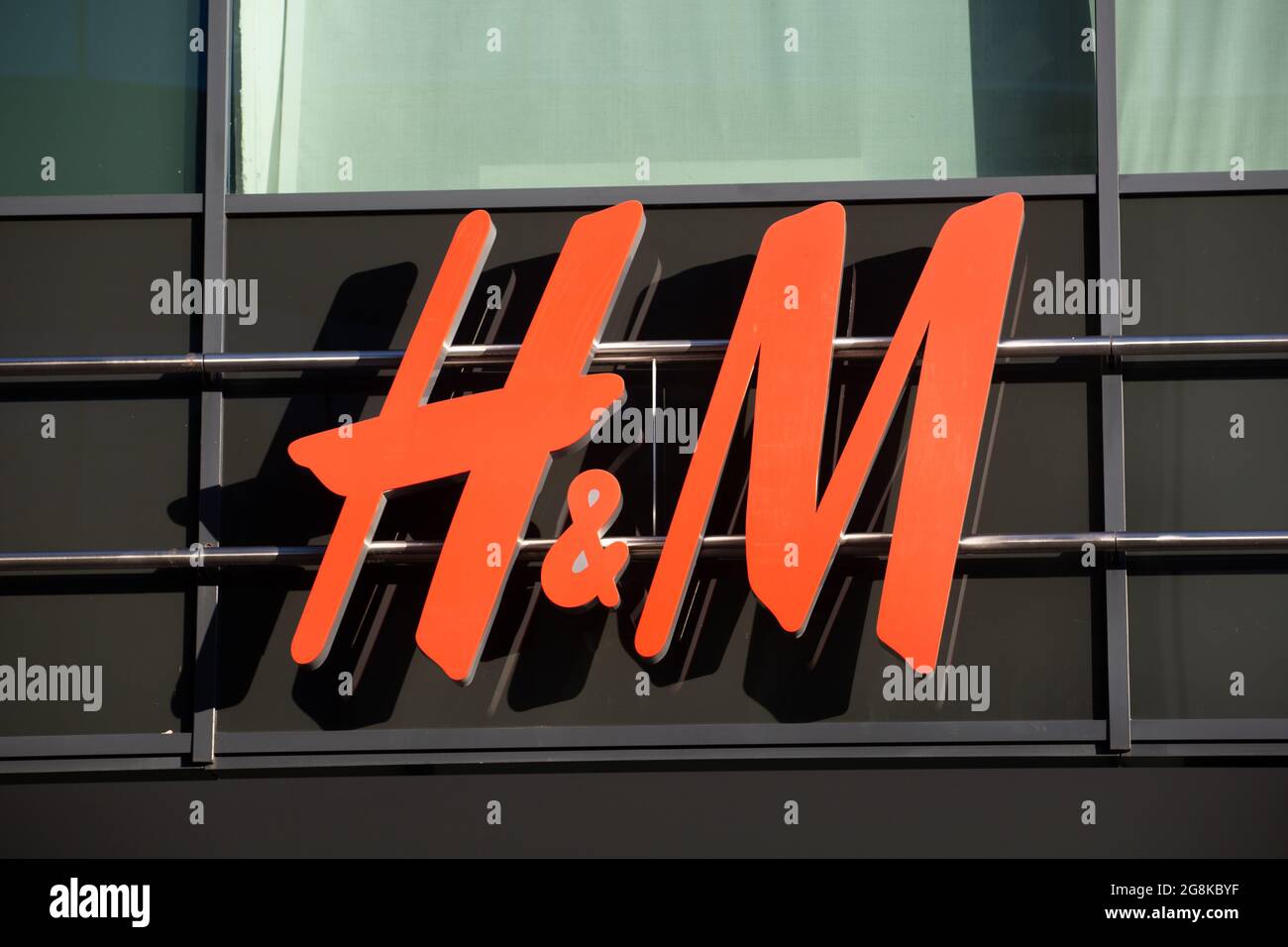 H&M, Hennes & Mauritz Geschäft in dem Einkaufszentrum Riem Arcaden in München am 13. Januar 2020. (Photo by Alexander Pohl/Sipa USA) Stock Photo