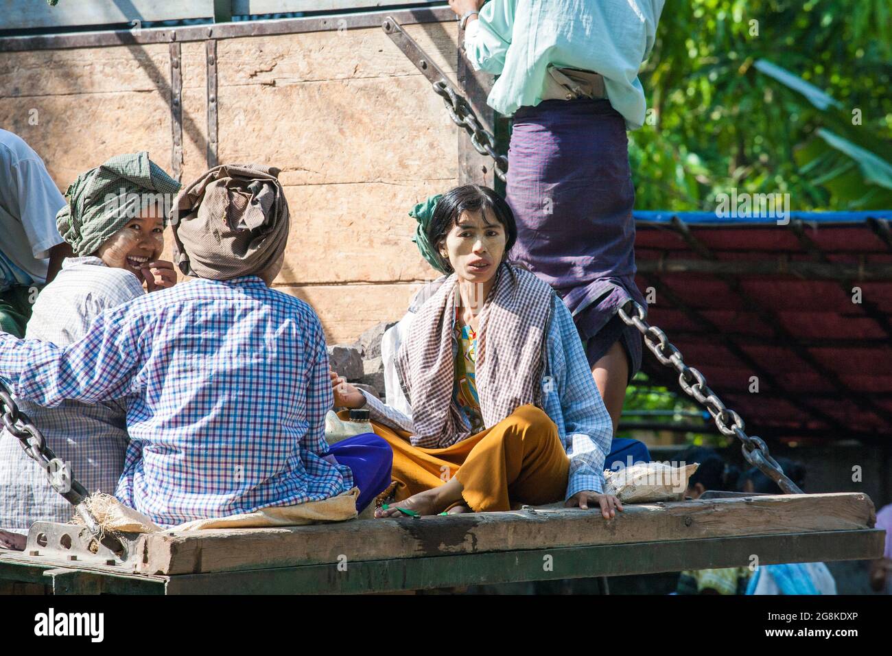 Burmese female labour hi-res stock photography and images - Alamy