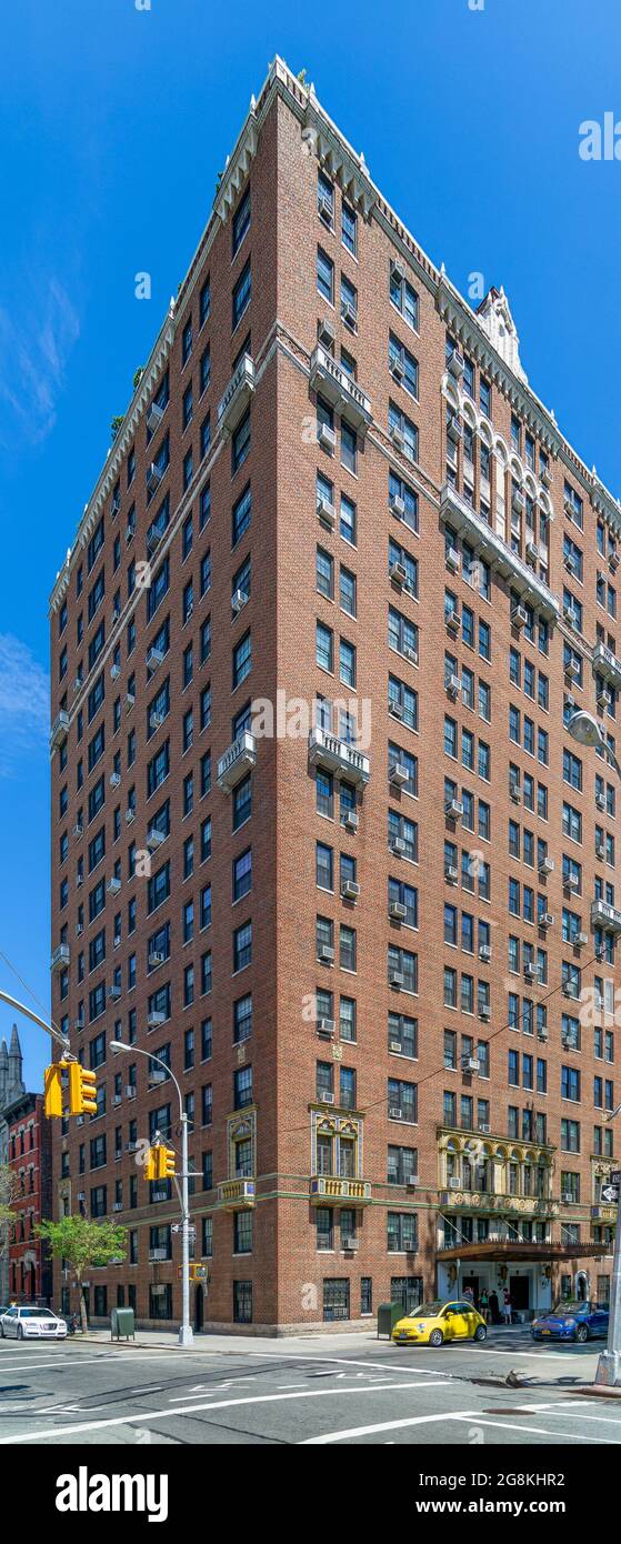 37 Washington Square West is a landmark apartment building designed by Gronenberg & Leuchtag and