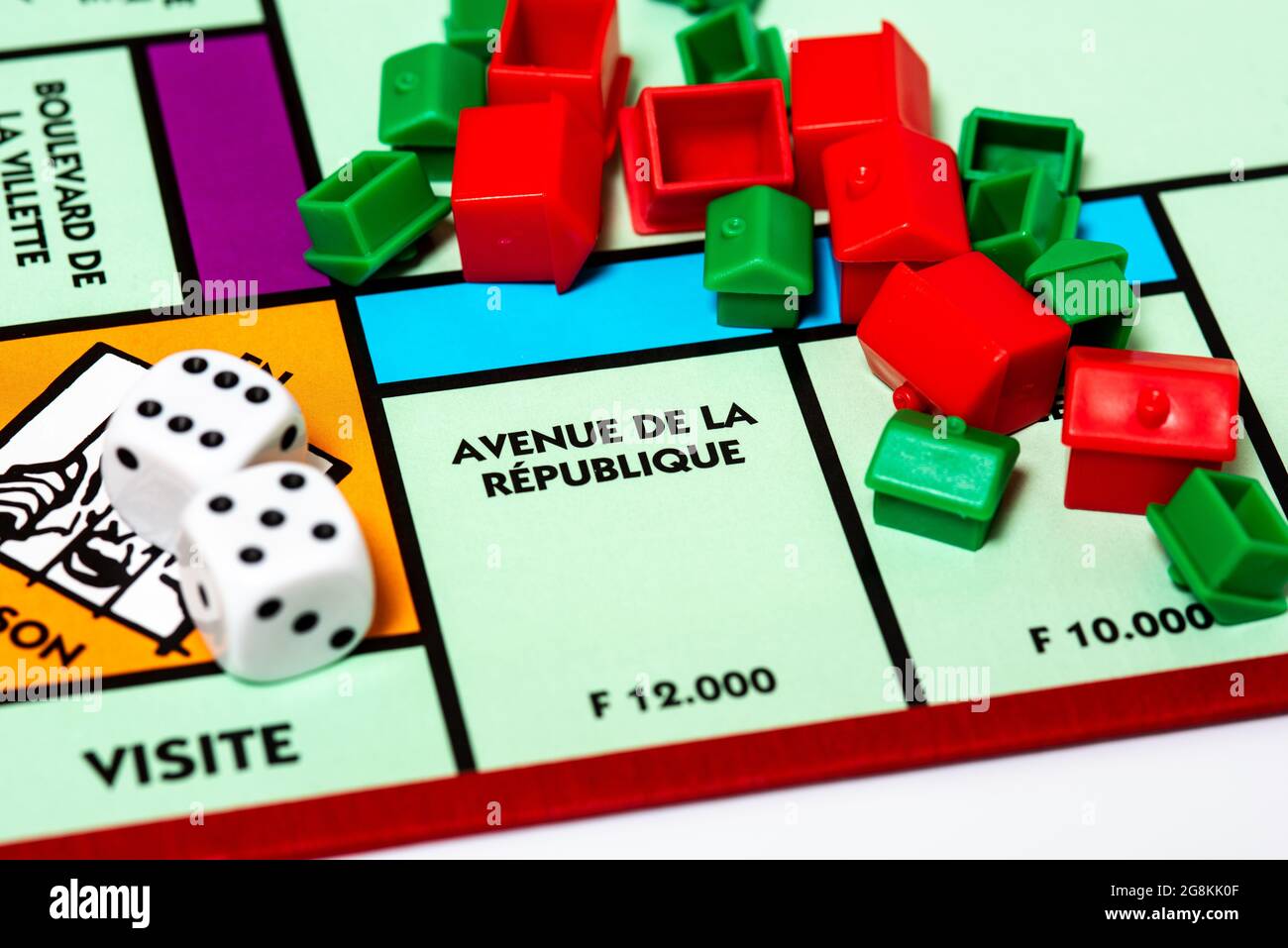 Carte Monopoly Avenue De La Republique Close up of Avenue de La Republique on a French Monopoly Board Stock