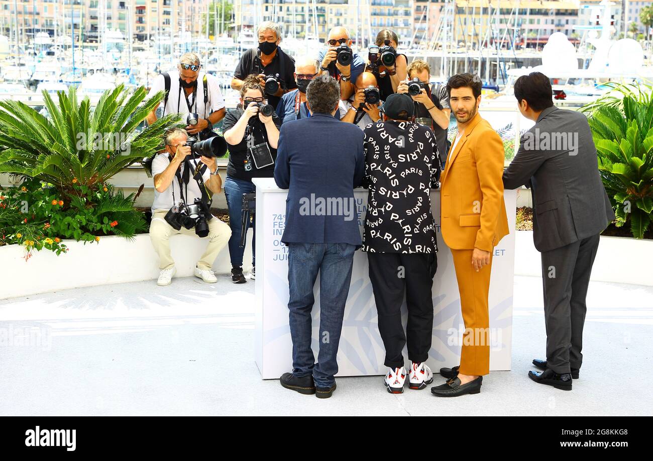 Cannes, Frankreich. 06th July, 2021. Cannes, France - July 06, 2021: Cannes Film Festival with Jury president Spike Lee, Kleber Mendonca Filho, Song Kang-Ho, Melanie Laurent, Mati Diop, Tahar Rahim. Photocall, Palais des Festivals, Movie, Cinema Credit: dpa/Alamy Live News Stock Photo