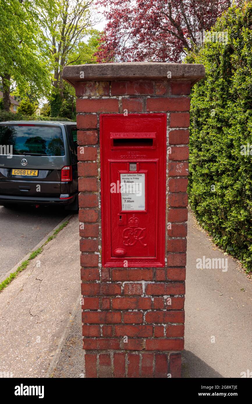 KENILWORTH, WARWICKSHIRE, UNITED KINGDOM - MAY 29, 2021: View of Royal Mail postbox Stock Photo