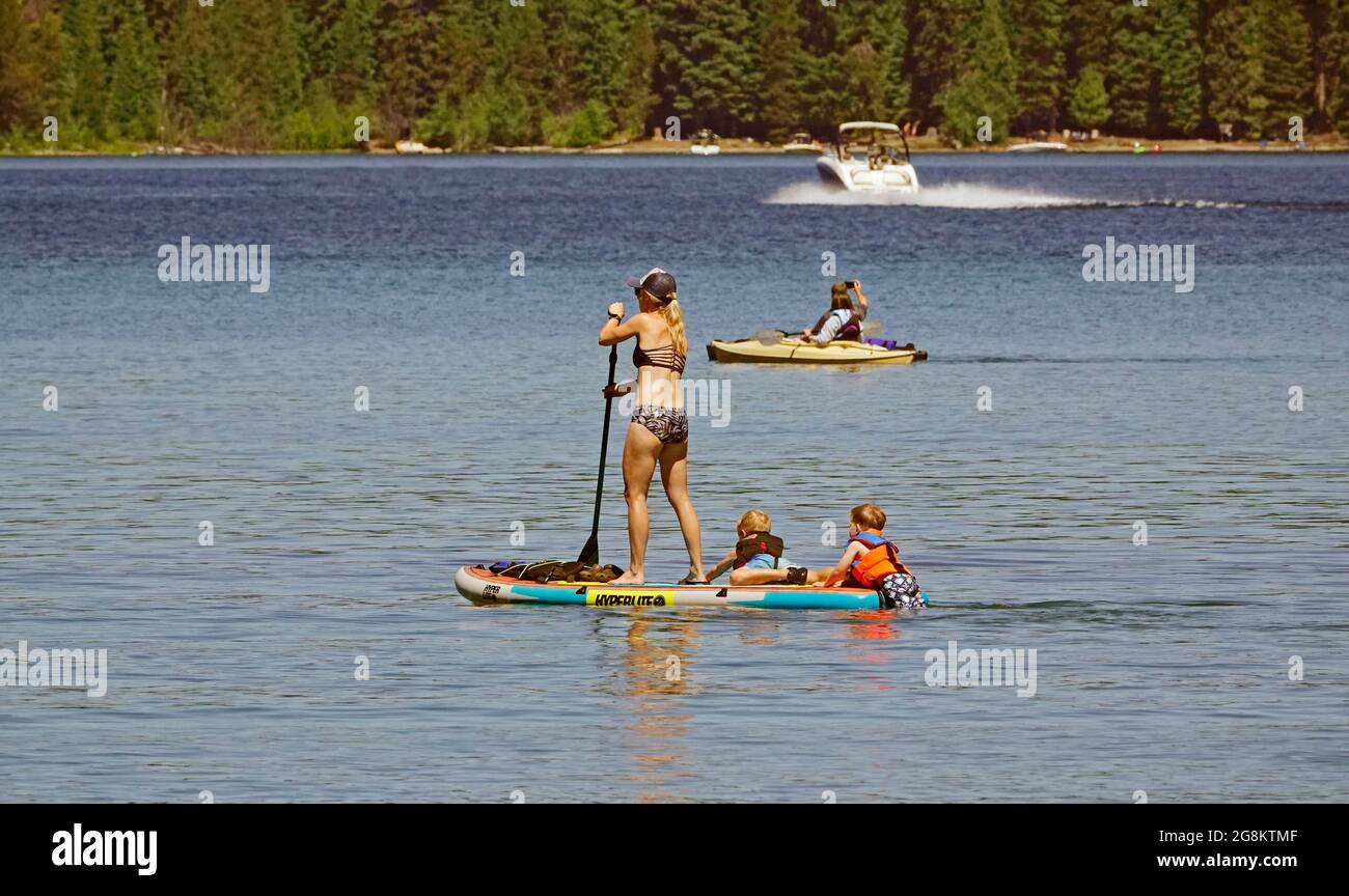 Oregon residents flock to the mountain lakes in the Oregon Cascades to escape the heat near Bend, Oregon, during the heat wave in the summer of 2021. Stock Photo
