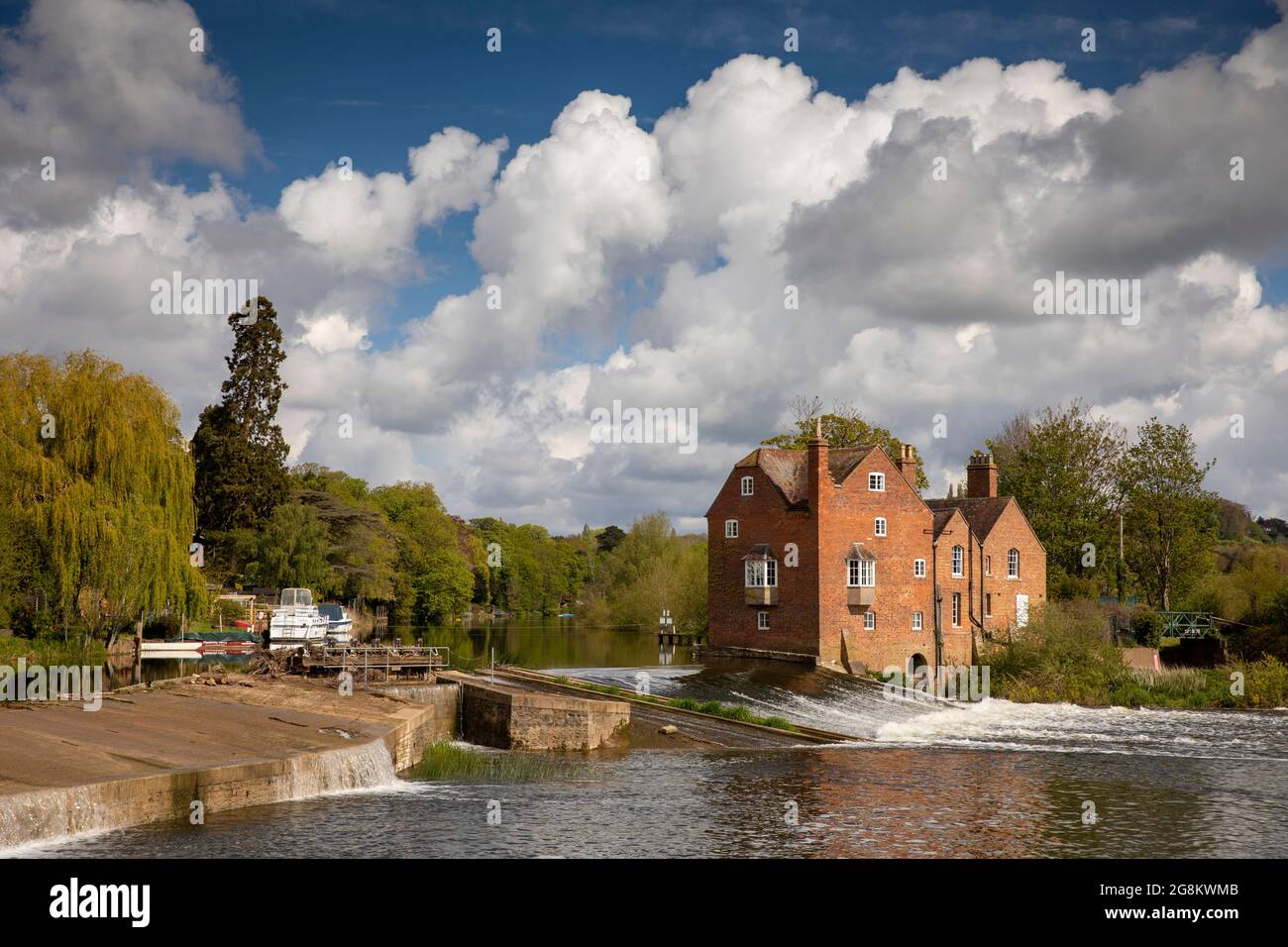 UK, England, Worcestershire, Fladbury, Cropthorne Mill across River Avon from weir Stock Photo