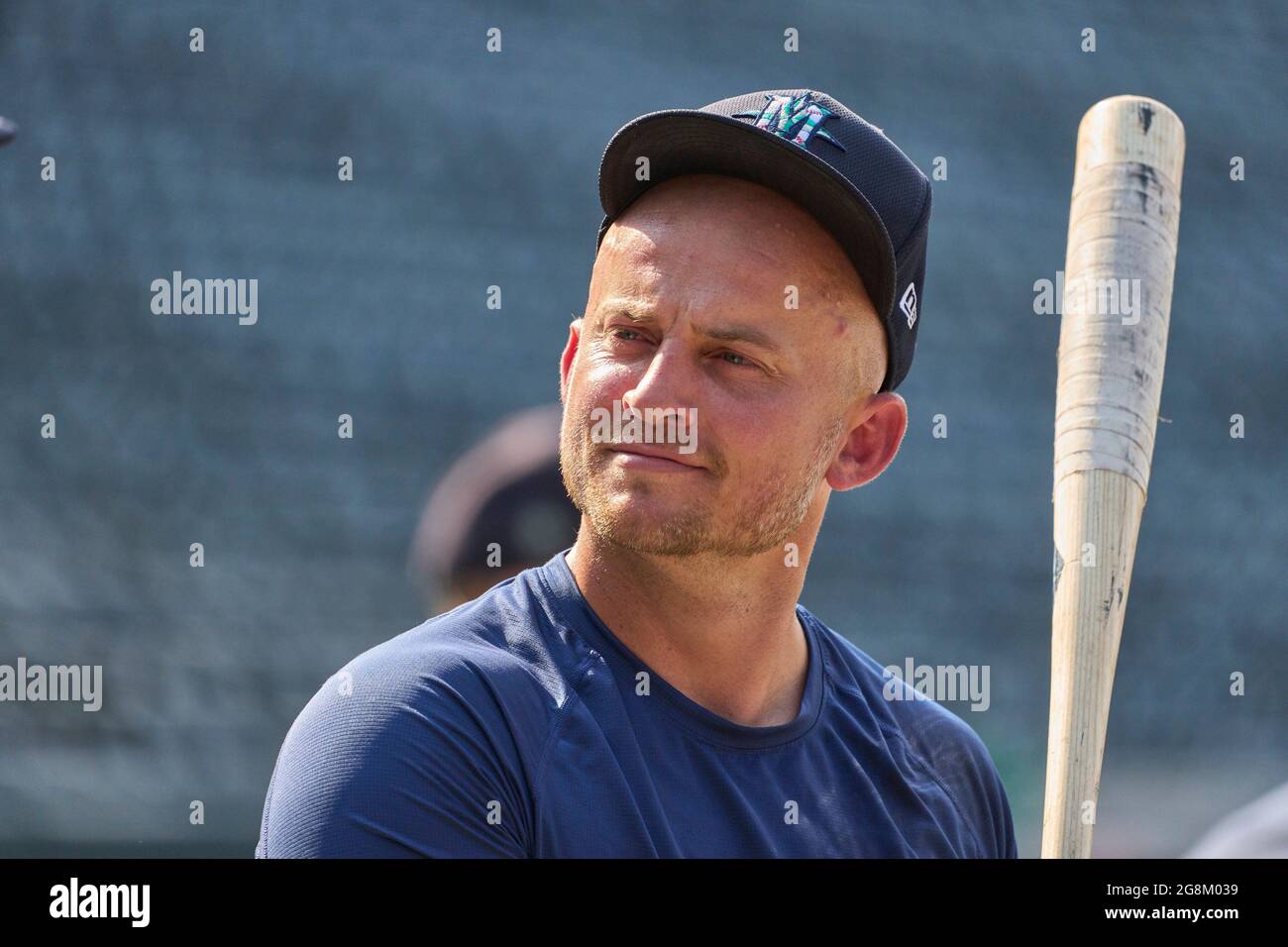 July 1202021: Seattle third baseman Kyle Seager (15) runs the