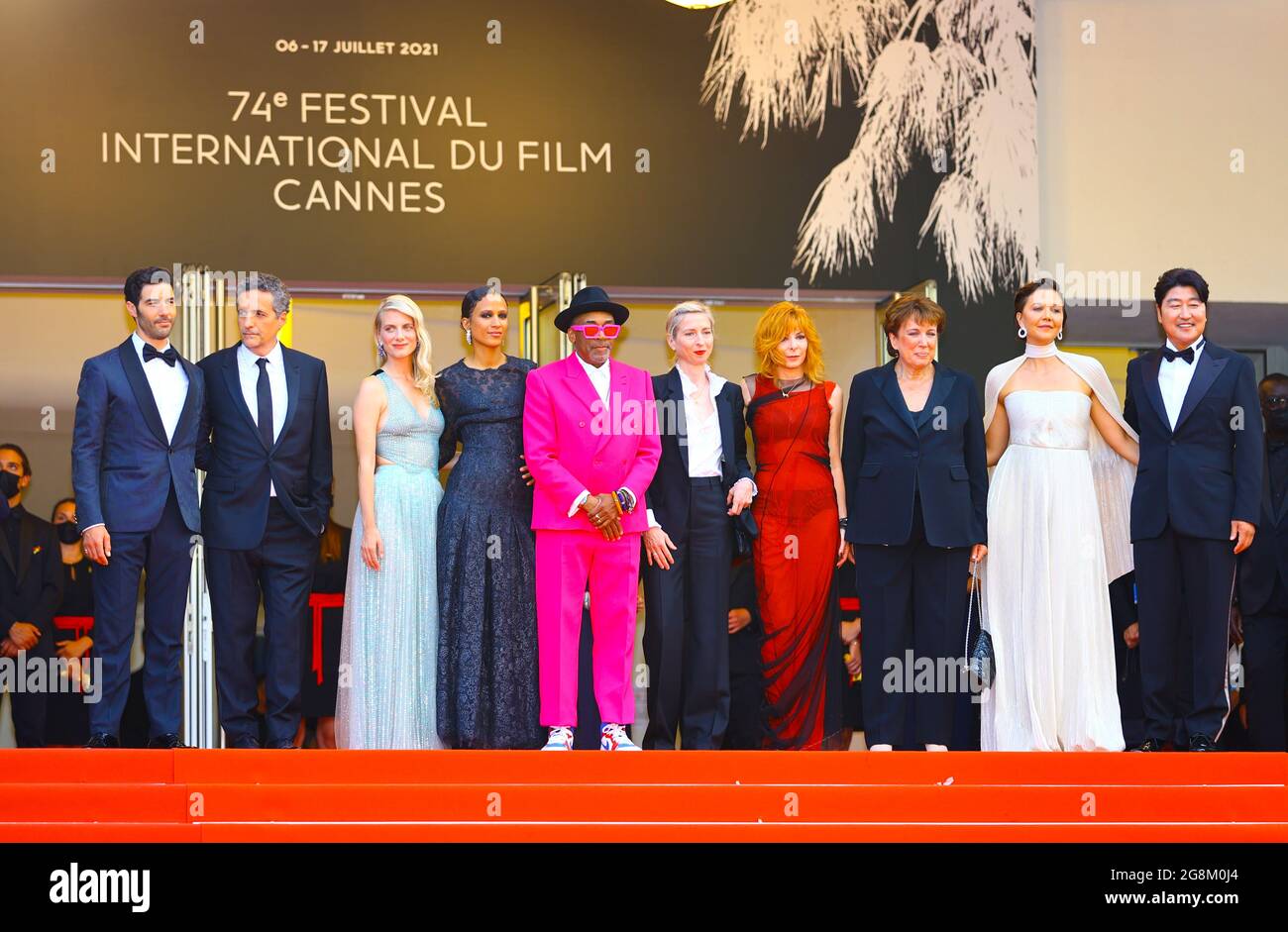 Cannes, Frankreich. 06th July, 2021. Cannes, France - July 06, 2021: Cannes Film Festival with Jury president Spike Lee, Jessica Hausner, Kleber Mendonca Filho, Song Kang-Ho, Melanie Laurent, Mati Diop, Tahar Rahim, Maggie Gyllenhaal, and Mylene Farmer at the Opening Ceremony in the Palais de Credit: dpa/Alamy Live News Stock Photo