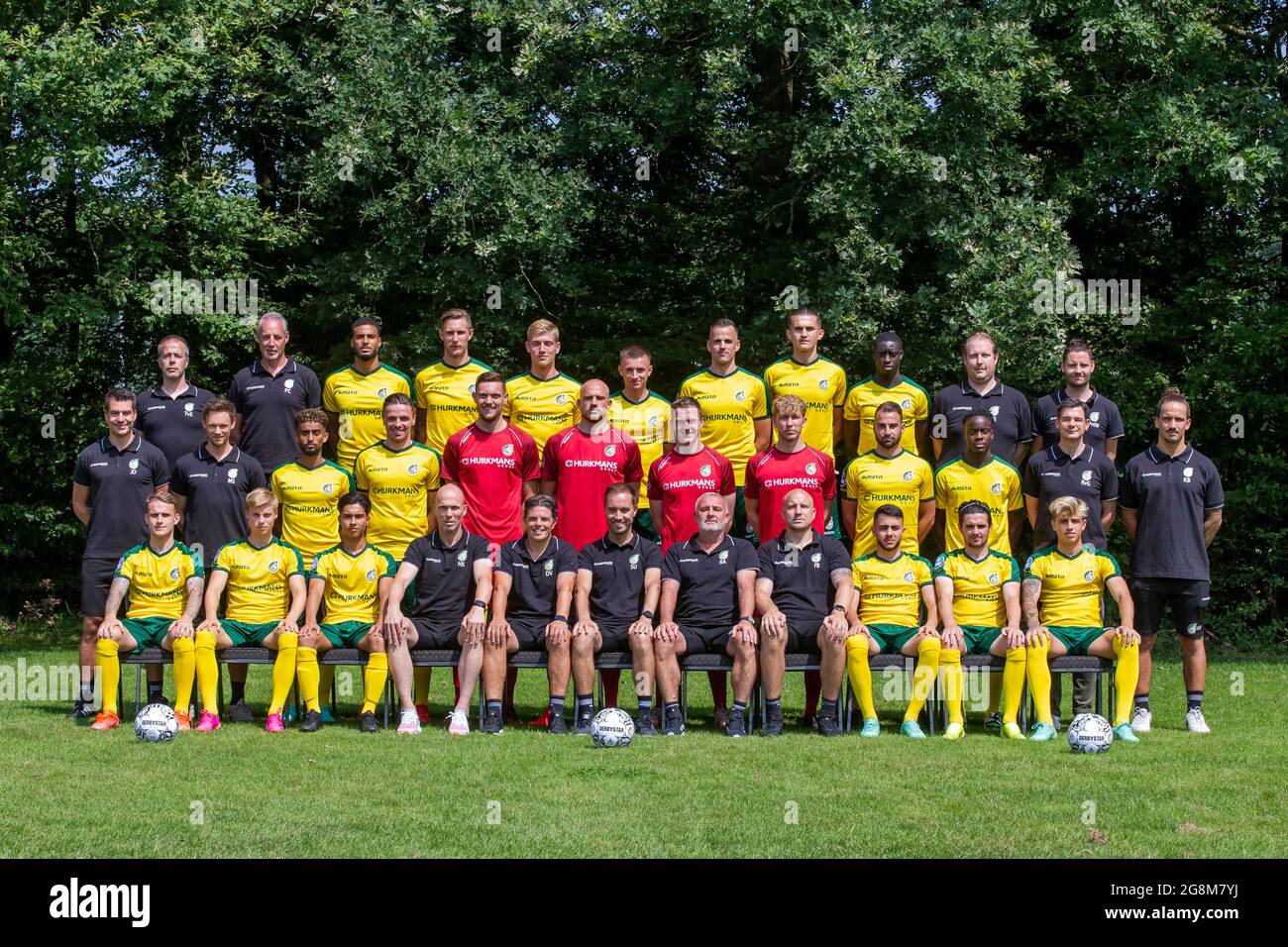 https://c8.alamy.com/comp/2G8M7YJ/buchten-netherlands-july-20-team-and-staff-of-fortuna-sittard-pose-for-a-team-photo-back-row-from-left-to-right-head-of-data-and-analysis-tjerk-van-eggelen-assistant-coach-patrick-creemers-martin-angha-sebastian-polter-zian-flemming-mike-van-beijnen-mats-seuntjens-arian-kastrati-bassala-sambou-equipment-men-ronald-ronken-team-manager-danny-van-der-weerden-middle-row-l-r-fysio-jeroen-dieteren-fysio-martijn-smeets-tesfaldet-tekie-ben-rienstra-yannick-van-osch-felix-dornbusch-joshua-wehking-tom-hendriks-roel-janssen-richie-musaba-doctor-robert-van-gool-fysio-kasper-bo-2G8M7YJ.jpg