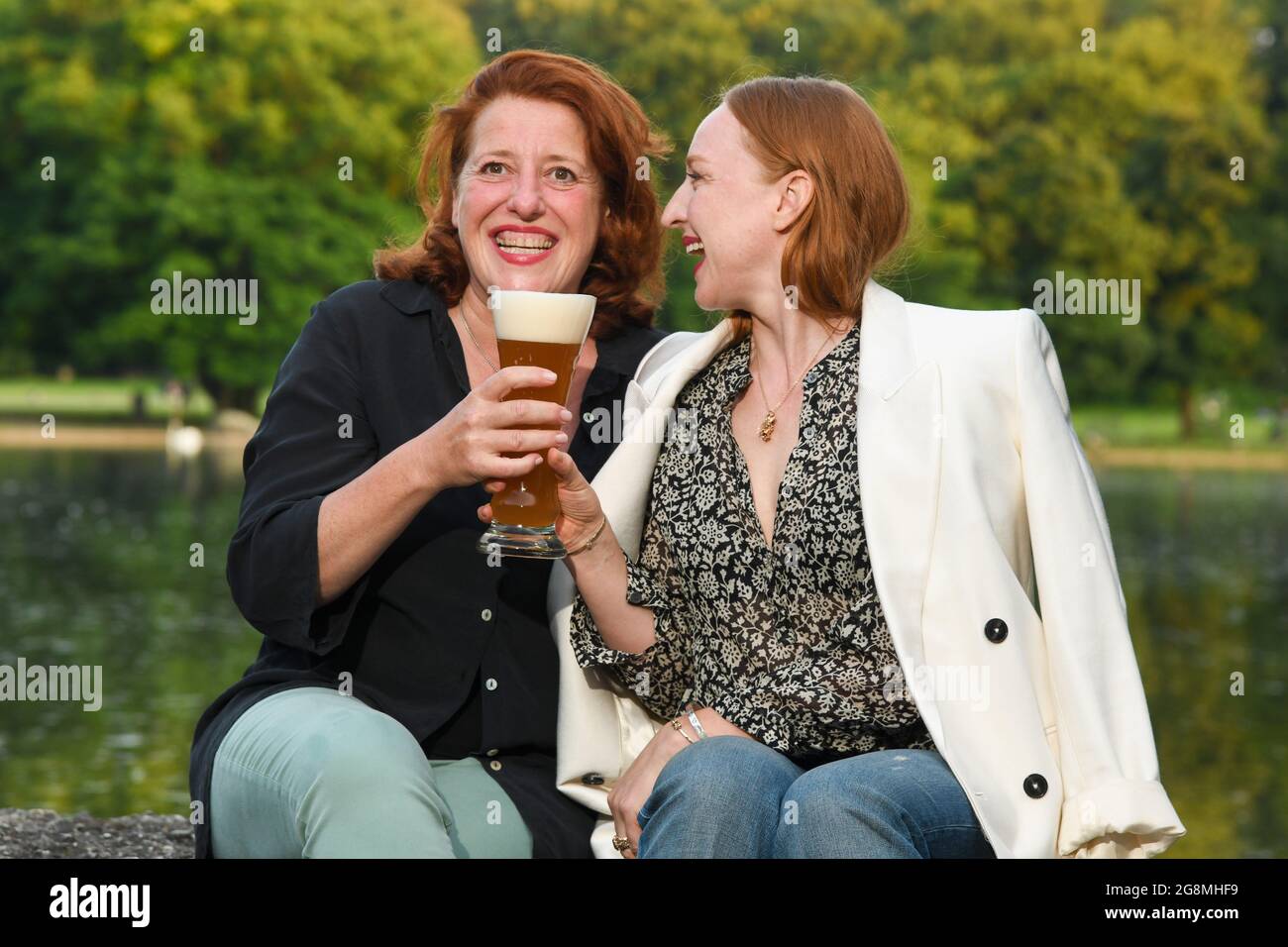 Munich, Germany. 21st July, 2021. Luise Kinseher (l-r), actress, and Brigitte Hobmeier, actress, taken at a photo session before the screening of 'Weißbier im Blut' at the open-air cinema 'Kino Mond & Sterne' in Westpark. Credit: Tobias Hase/dpa/Alamy Live News Stock Photo