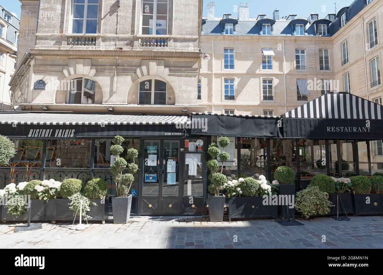 le bistrot Valois is traditional French restaurant located just steps from the Louvre and the Palais-Royal in Paris, France. Stock Photo