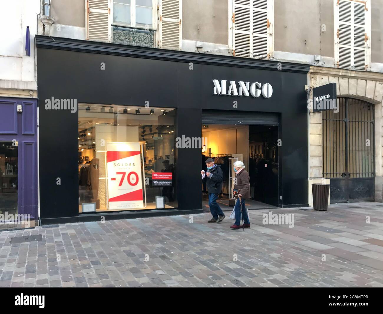 LE MANS, FRANCE - Jul 12, 2021: The Mango clothing storefront on a busy  road in Le Mans, France Stock Photo - Alamy