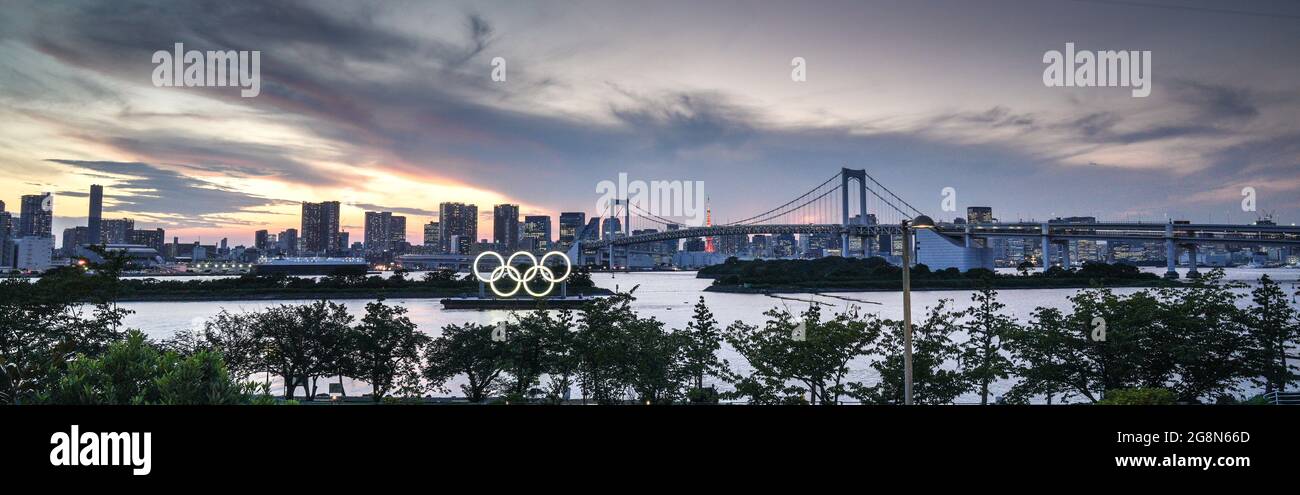 Tokyo. 21st July, 2021. Photo taken on July 21, 2021 shows the night view of Tokyo Bay in Tokyo, Japan. Credit: Yang Lei/Xinhua/Alamy Live News Stock Photo