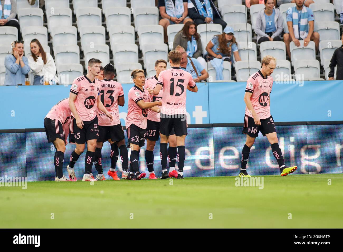 MALMÖ 20210721 Jubel efter att Helsingfors Roope Riski efter har kvitterat  till 1-1 under onsdagens kvalmatch till Champions League, andra omgången,  första matchen, mellan Malmö FF och HJK Helsingfors på Eleda Stadion.