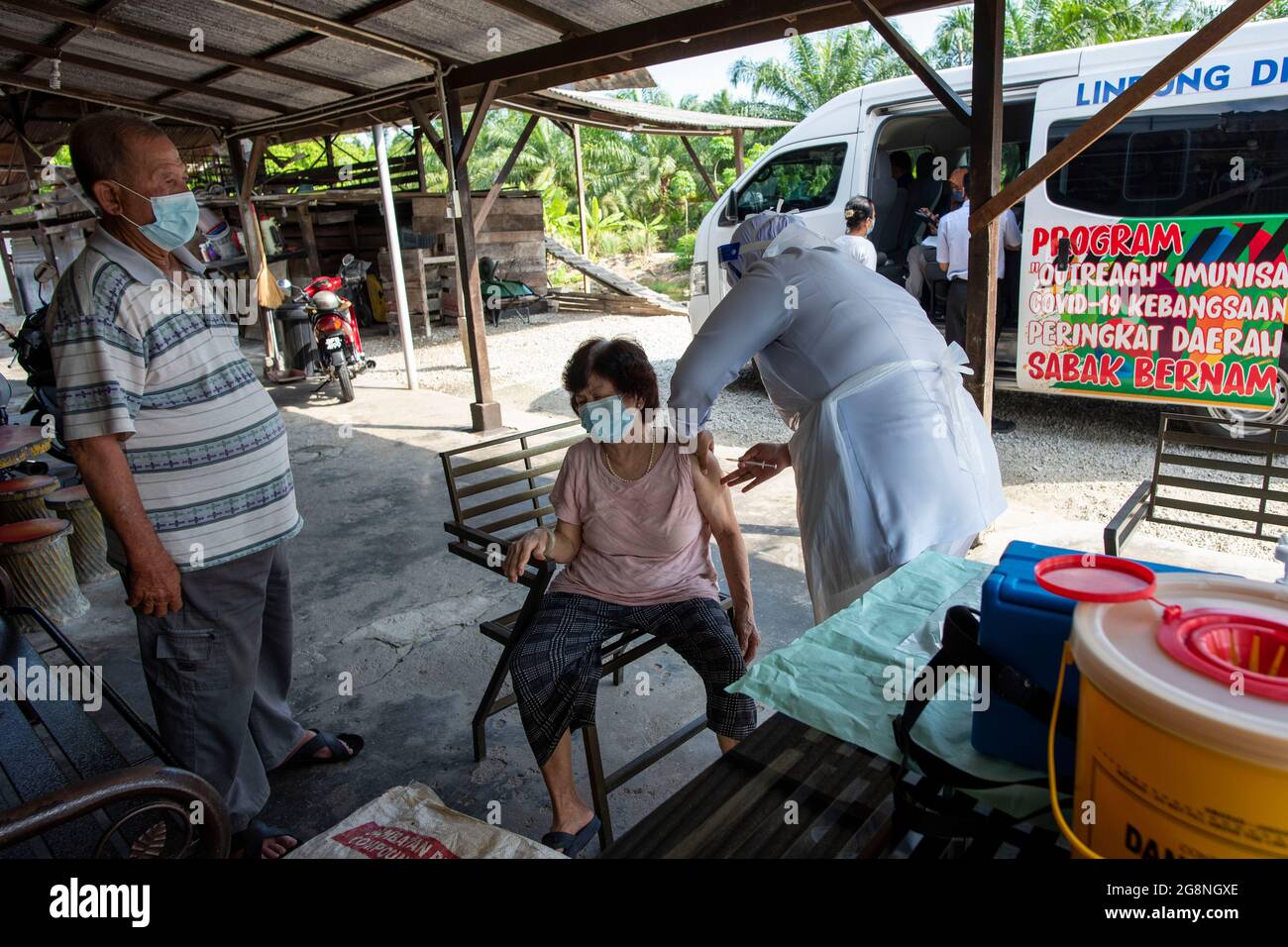 Kuala Lumpur, Malaysia. 21st July, 2021. A medical worker injects