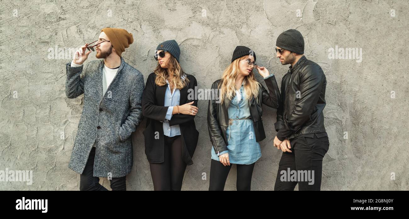 People wearing sunglasses hi-res stock photography and images - Alamy