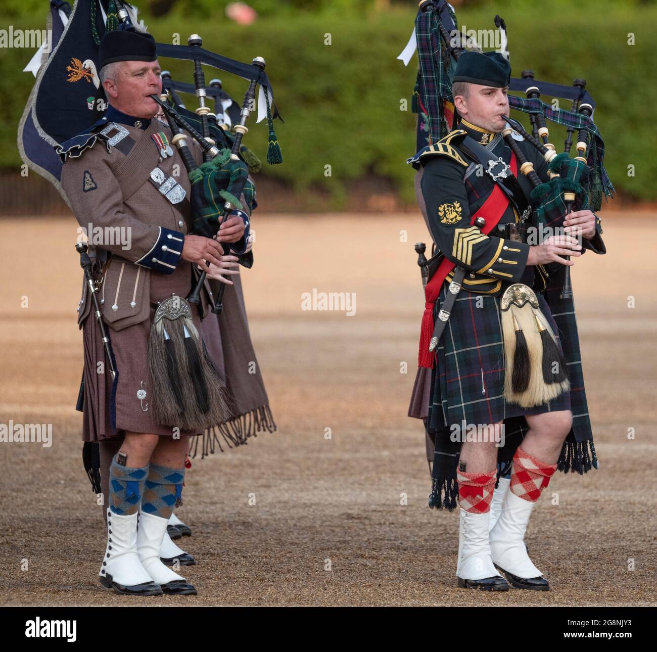 Scottish pipers hires stock photography and images Alamy