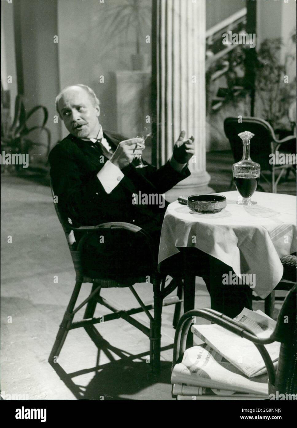 Szenenfoto zum Fernsehfilm "Sir Basil Zaharoff Makler des Todes" Skouloudis (Wolfram Schaerf