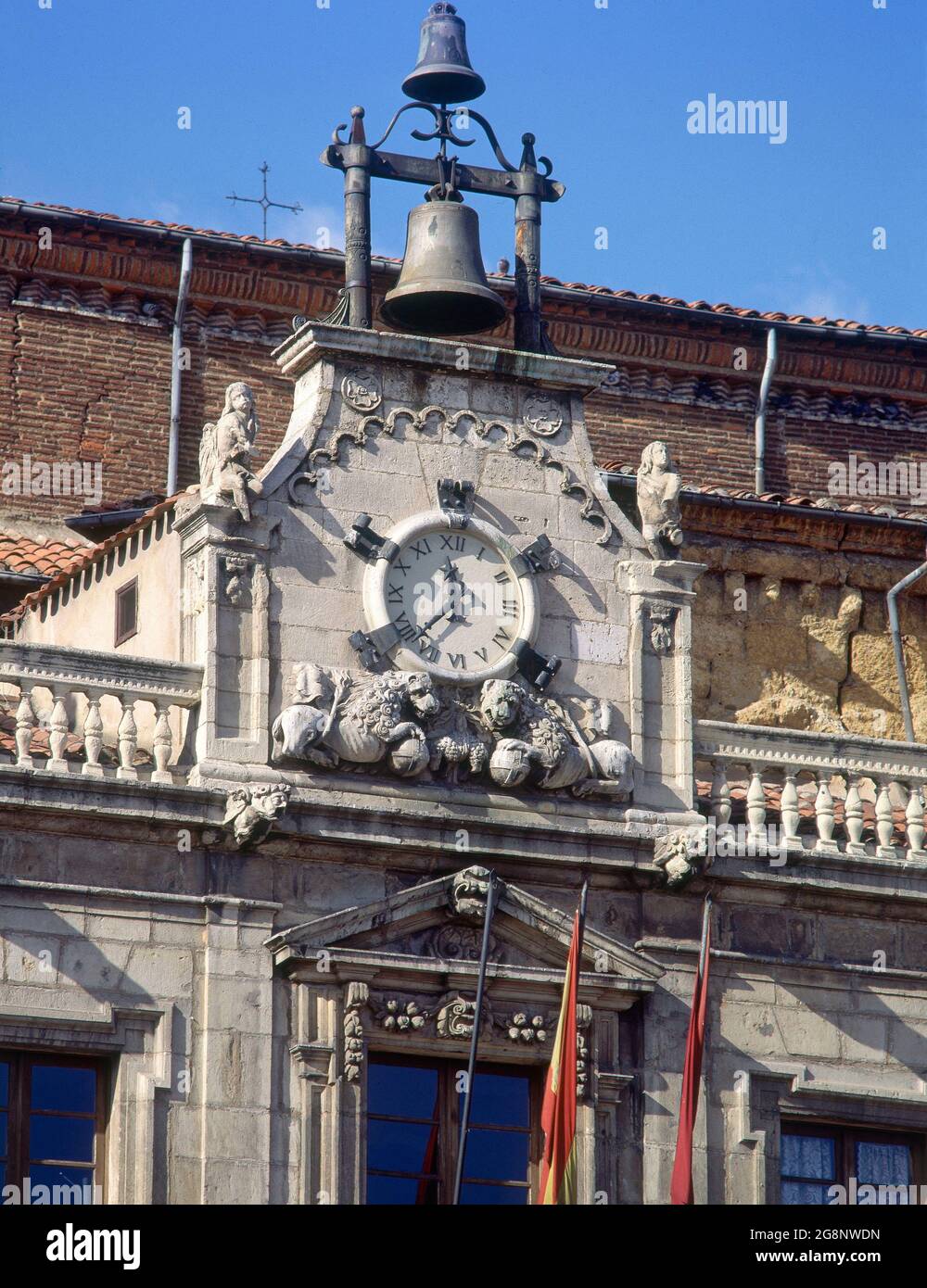Campana del reloj del ayuntamiento hi-res stock photography and images ...