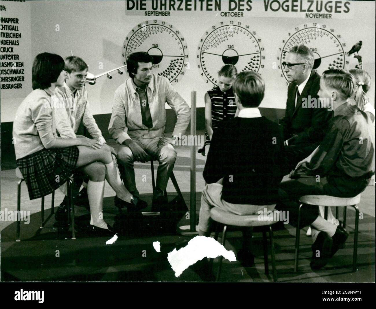 Henning Venske und Werner Keil im Kreise der Kinder, die in der Sendung mitwirken. Stock Photo