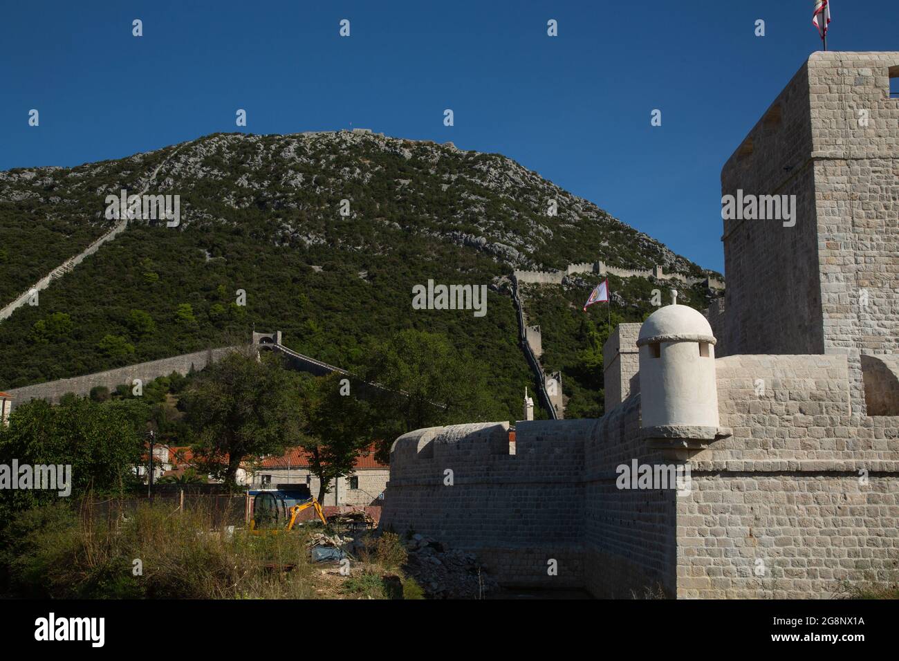 Vistas del pueblo de Stone, pequeño pueblo de Croacia primera linea de defensa contra los Otomanos en la antigüedad con la segunda muralla mas grande Stock Photo