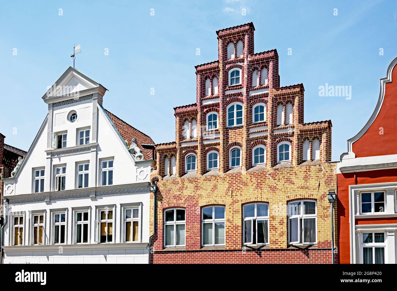 Gables in Lueneburg, hanseatic city in Lower Saxony; Giebelhäuser in Lüneburg (auf dem Platz 'Sande'), alte Hansestadt in Niedersachsen Stock Photo