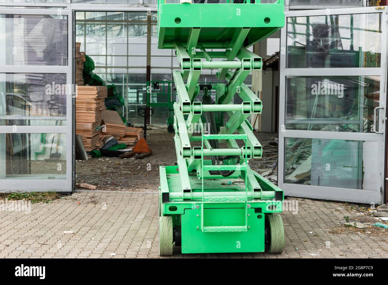 Scissor Lift Platform with hydraulic system at a construction site