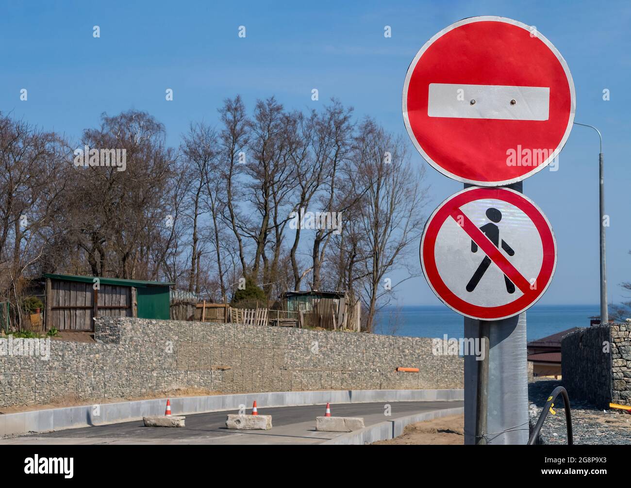 https://c8.alamy.com/comp/2G8P9X3/traffic-is-not-permitted-road-signs-passage-is-forbidden-road-repairs-2G8P9X3.jpg