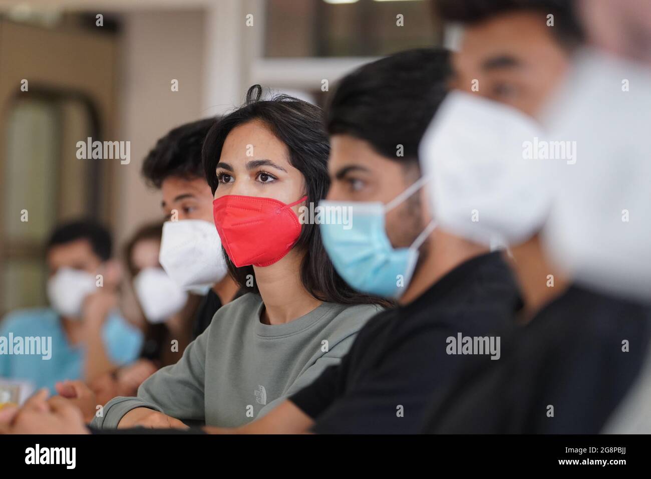 Berlin, Germany. 22nd July, 2021. Students of the summer school at the Oberstufenzentrum (OSZ) für Bekleidung und Mode in Kochstraße take part in a press conference on the occasion of the school senator's visit to the summer school. As part of the 'Stark trotz Corona' catch-up program, the Senate Department for Education is also offering a summer school this holiday season. Credit: Jörg Carstensen/dpa/Alamy Live News Stock Photo