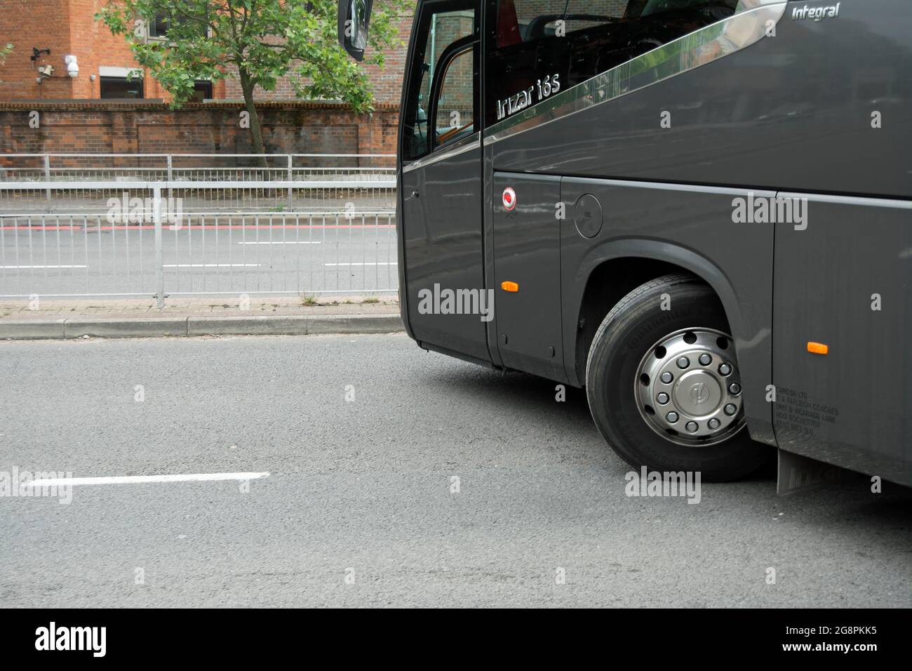 an irizar i6s coach makes a left turn in a tight space on the a316 road in  richmond upon thames, surrey, england Stock Photo
