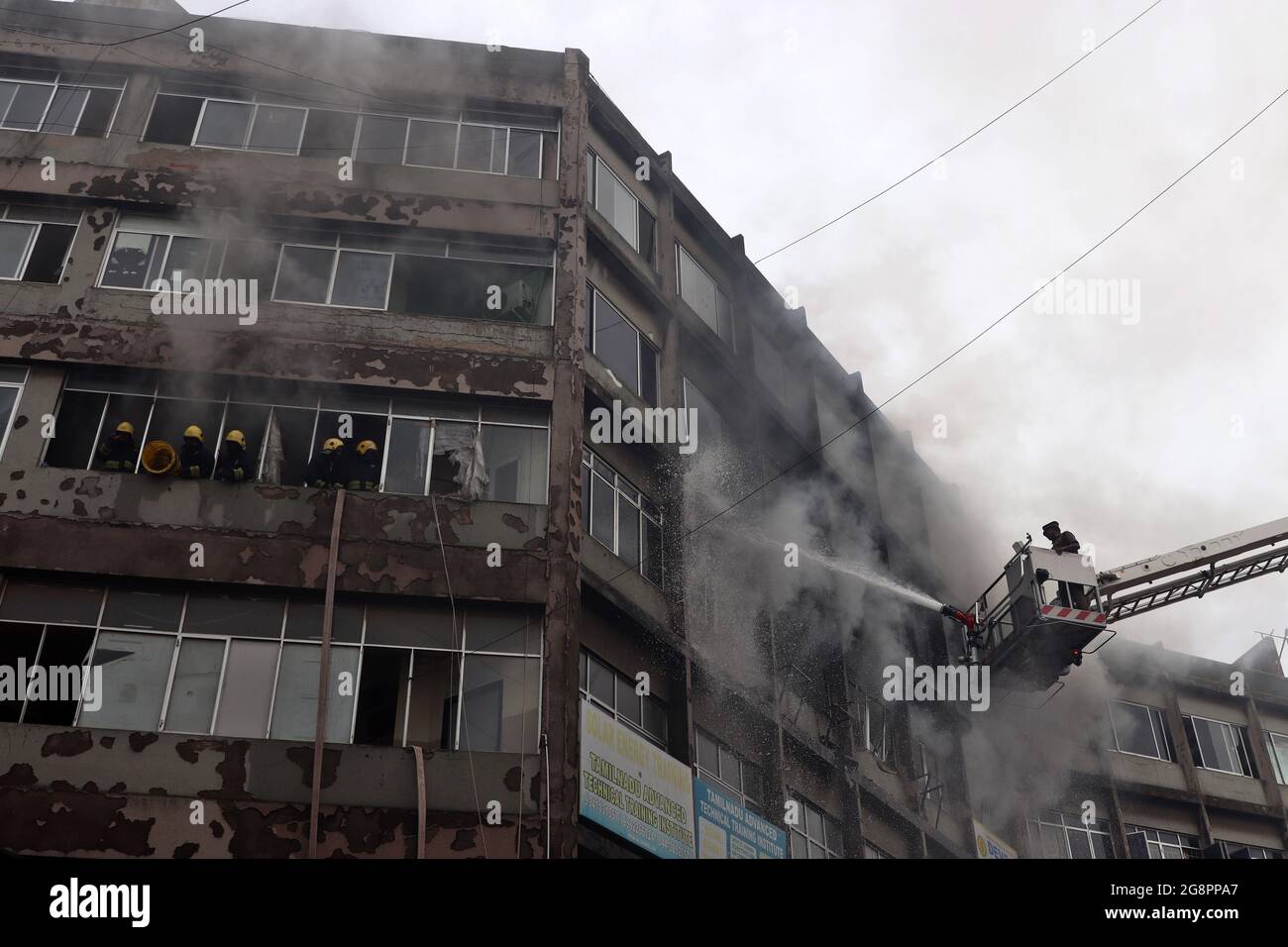 Chennai, Tamil Nadu, India. 22nd July, 2021. Indian Firemen attempt to put down a fire that broke out in a private commercial complex in Chennai. Thirty eight people, who were trapped on the third floor, were evacuated. Eight of them, including a baby, were evacuated with the help of a skylift. The 30 others, including 12 women, were rescued after breaking open a door at the extreme north corner of the building. (Credit Image: © Sri Loganathan/ZUMA Press Wire) Stock Photo