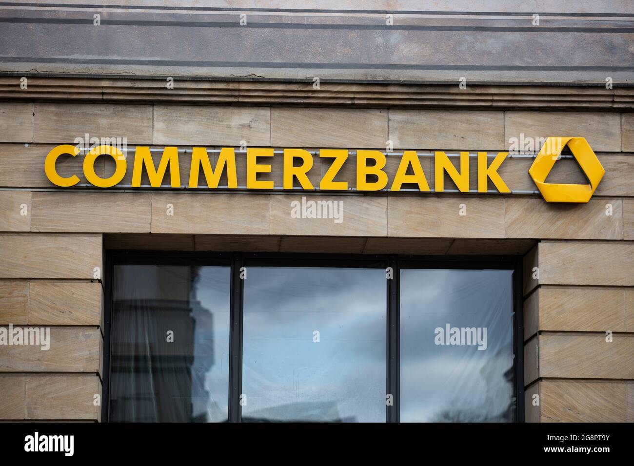 Logo und Schriftzug von der Commerzbank. (Photo by Alexander Pohl/Sipa