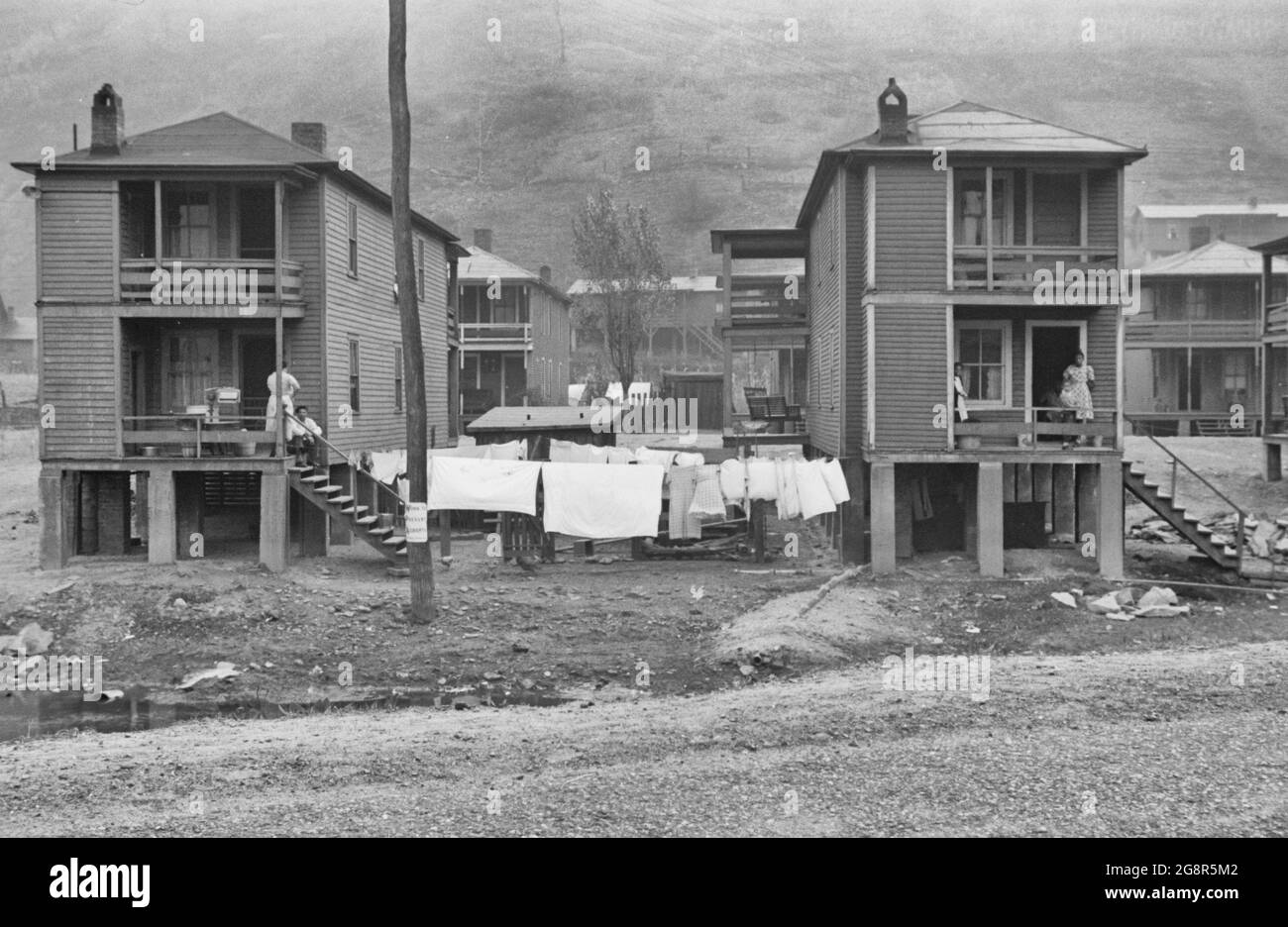 Tenement houses, Omar, West Virginia, October 1935 Stock Photo