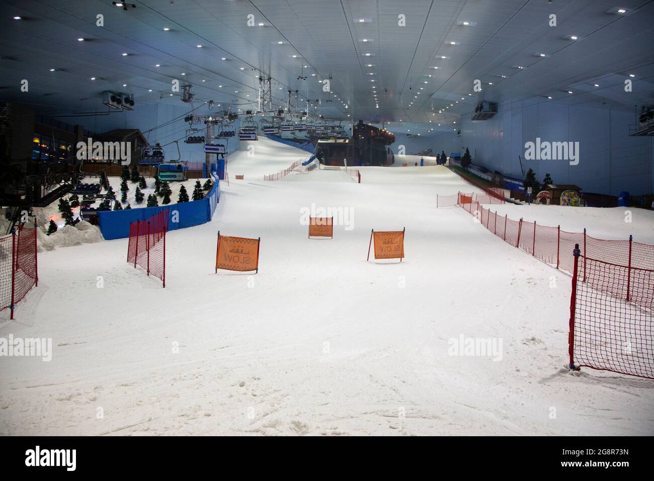 Ski Dubai is an indoor ski resort with 22,500 square meters of indoor ski area. The park maintains a temperature of -1 degree to 2 degrees Celsius thr Stock Photo