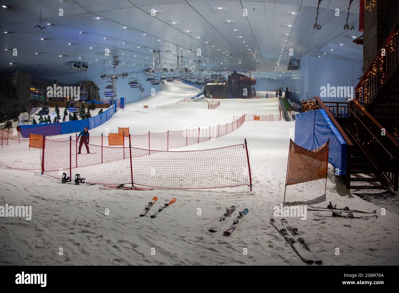 Ski Dubai is an indoor ski resort with 22,500 square meters of indoor ski area. The park maintains a temperature of -1 degree to 2 degrees Celsius thr Stock Photo