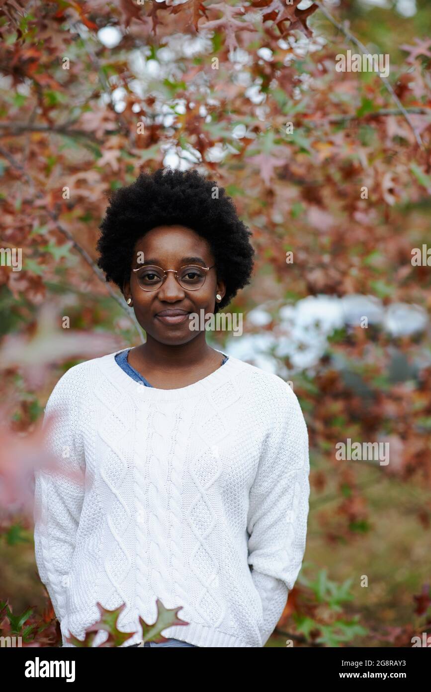 Beautiful woman enjoying autumn hi-res stock photography and images - Alamy