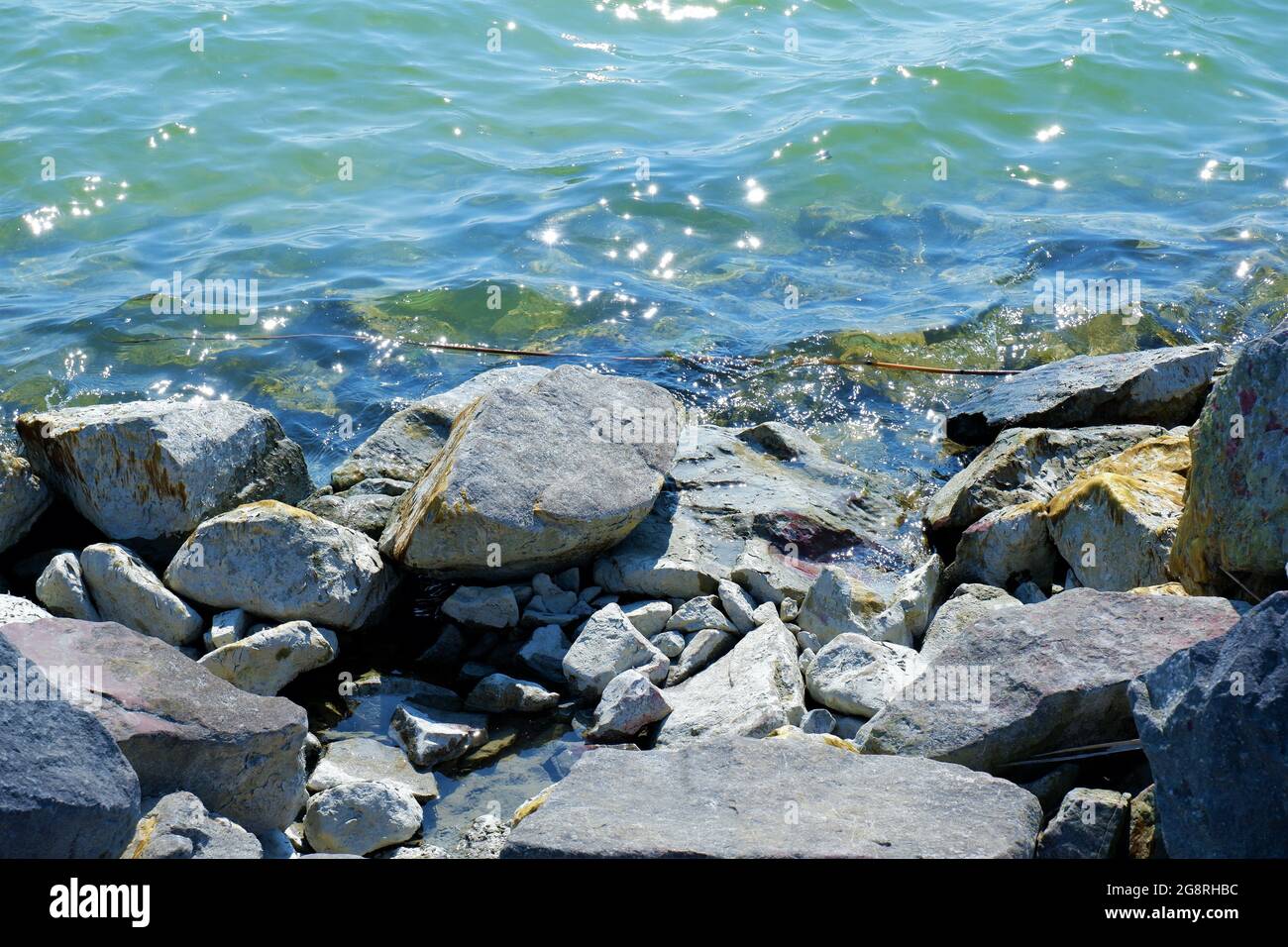 Blue water rocks small hi-res stock photography and images - Alamy