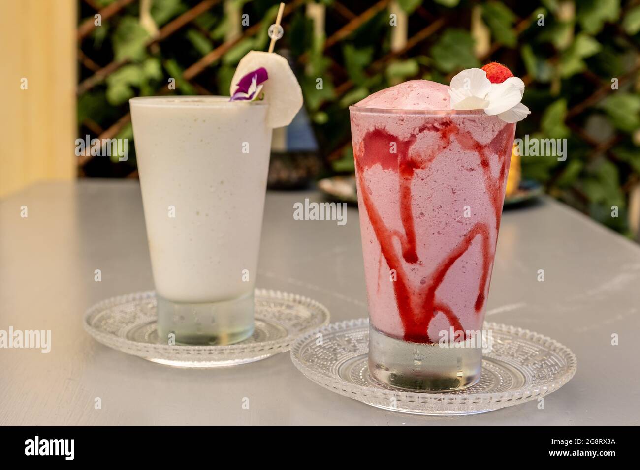 Milkshake Table Milkshake cups hi-res stock photography and images - Alamy
