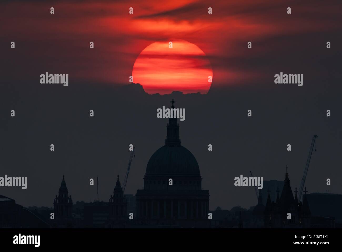 London, UK. 22nd July, 2021. UK Weather: Dramatic evening sunset over St. Paul's Cathedral ends another day of city heatwave also bringing the first ever amber extreme heat warning to be put in place this week. Credit: Guy Corbishley/Alamy Live News Stock Photo