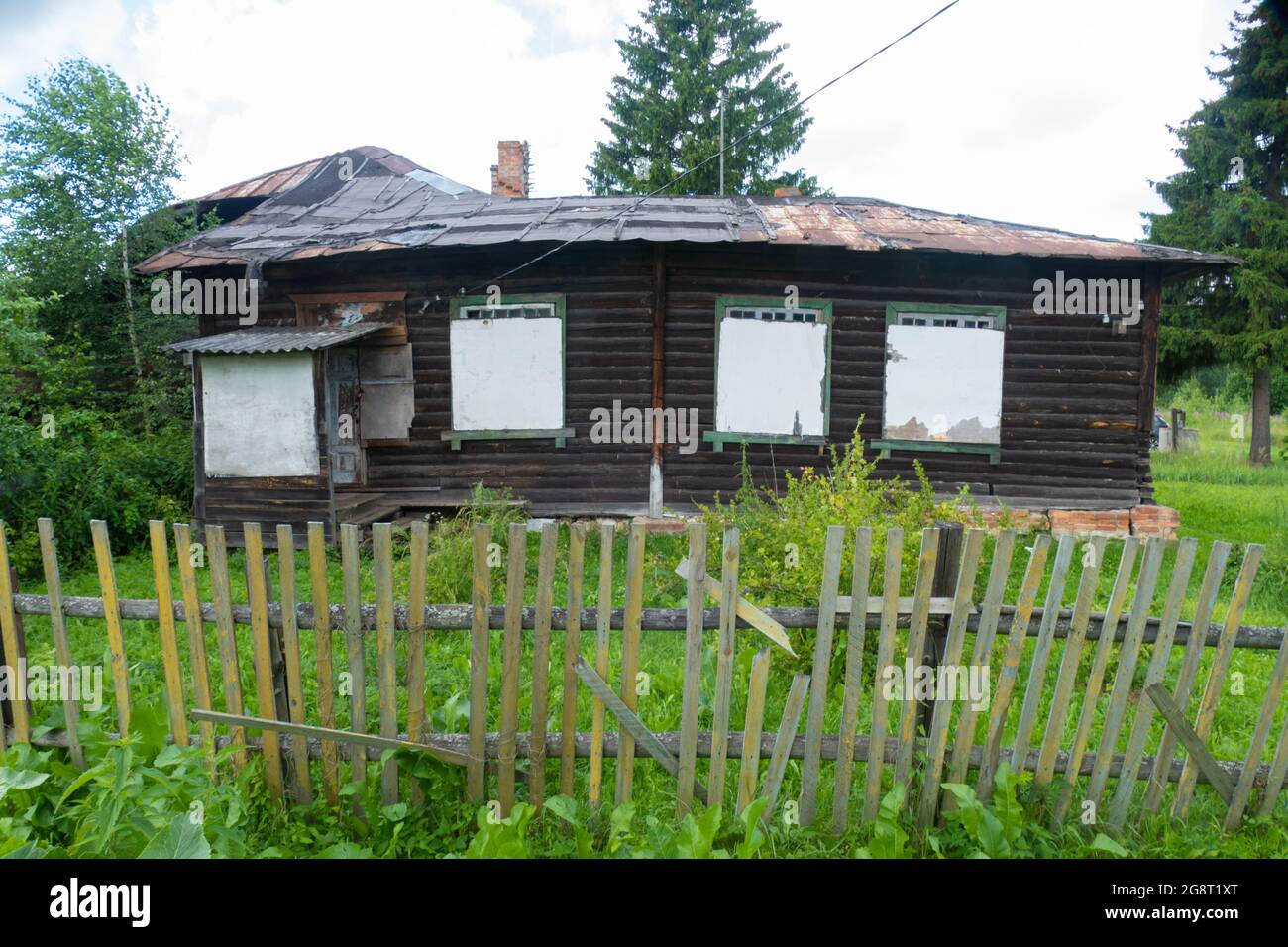 old house and fence in the village in summer 2021 Stock Photo - Alamy