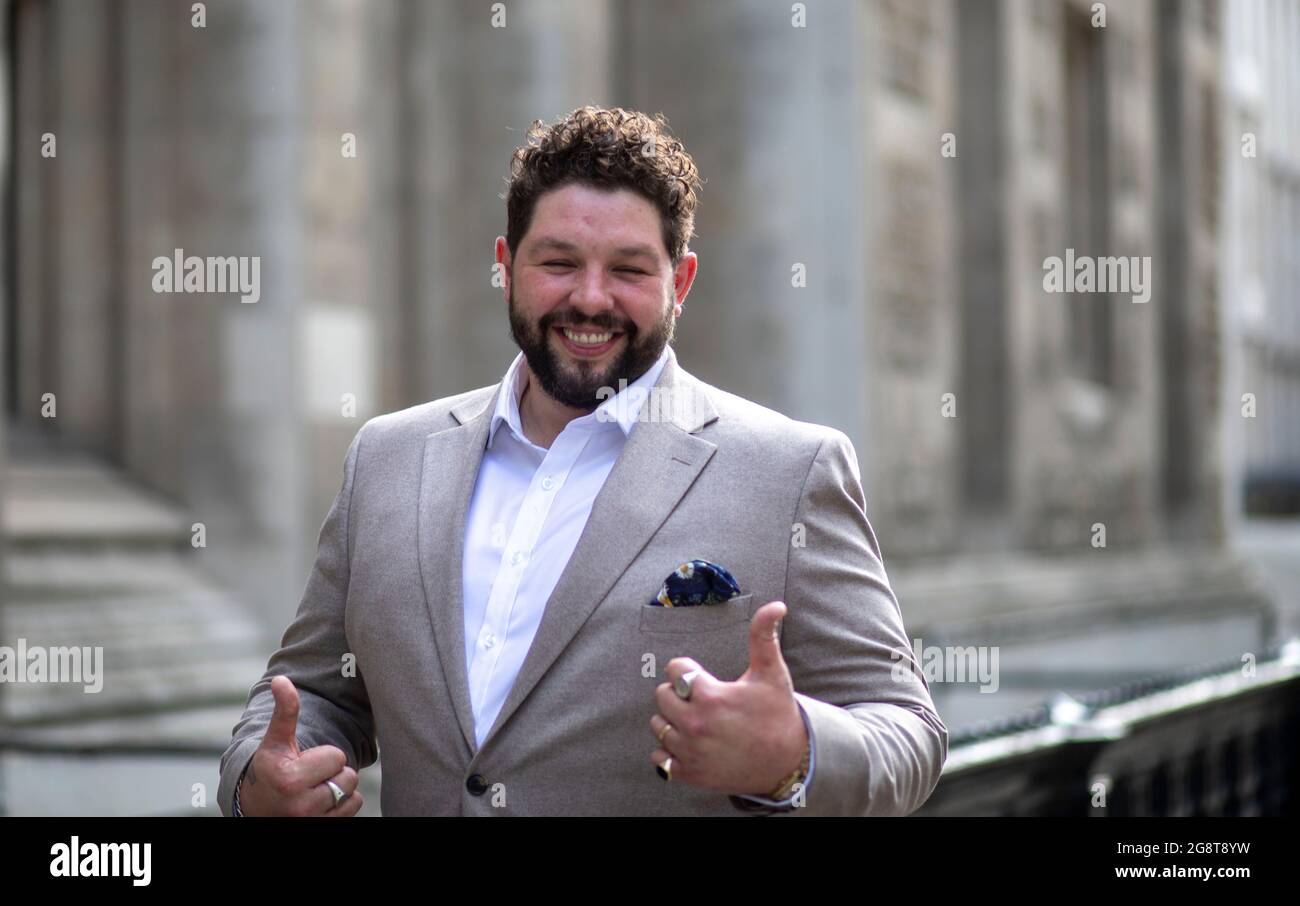pic-shows-eurovision-flop-singer-james-newman-seen-leaving-the-high-court-in-london-today-22721-picture-by-gavin-rodgers-pixel8000-2G8T8YW.jpg