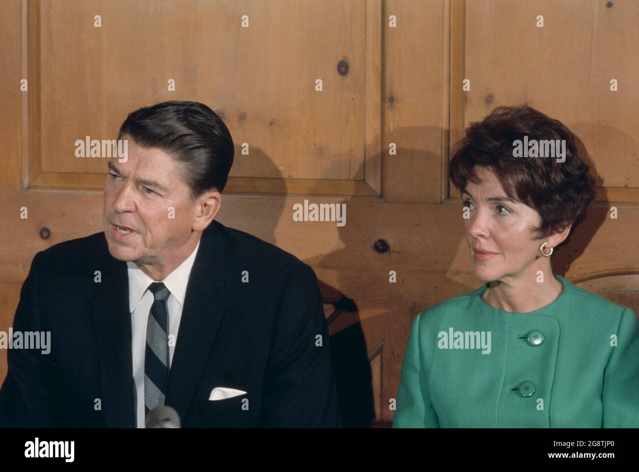 California Governor Ronald Reagan with his wife Nancy during Press Conference at Yale University, New Haven, Connecticut, USA, Bernard Gotfryd, December 1967 Stock Photo