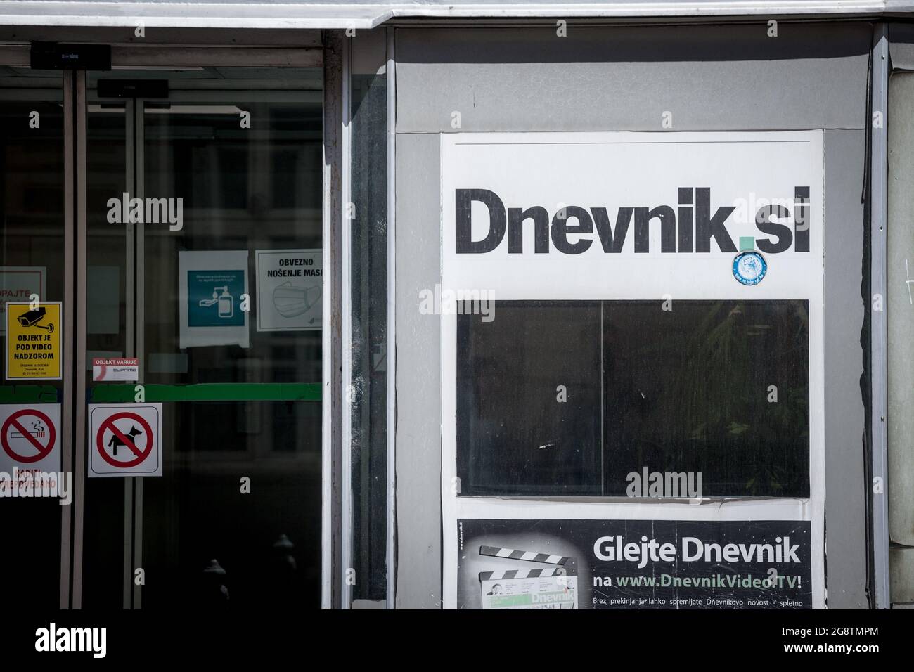 Picture of a sign with the logo of Dnevnik.si on their headquarters in Ljubljana, Serbia. Dnevnik was first issued in June 1951 as Ljubljanski dnevnik Stock Photo
