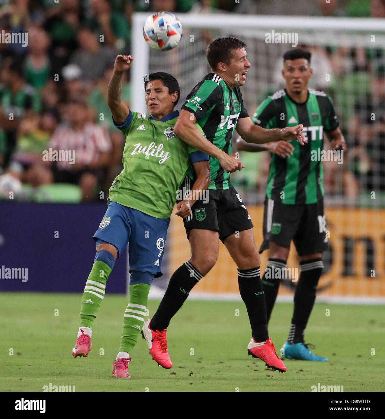 Austin, Texas, USA. 22nd July, 2021. Seattle Sounders forward Raul Ruidiaz (9) heads the ball during the second half of a Major League Soccer match between Austin FC and Seattle Sounders FC July 22, 2021 in Austin, Texas. Seattle won, 1-0. (Credit Image: © Scott Coleman/ZUMA Press Wire) Stock Photo