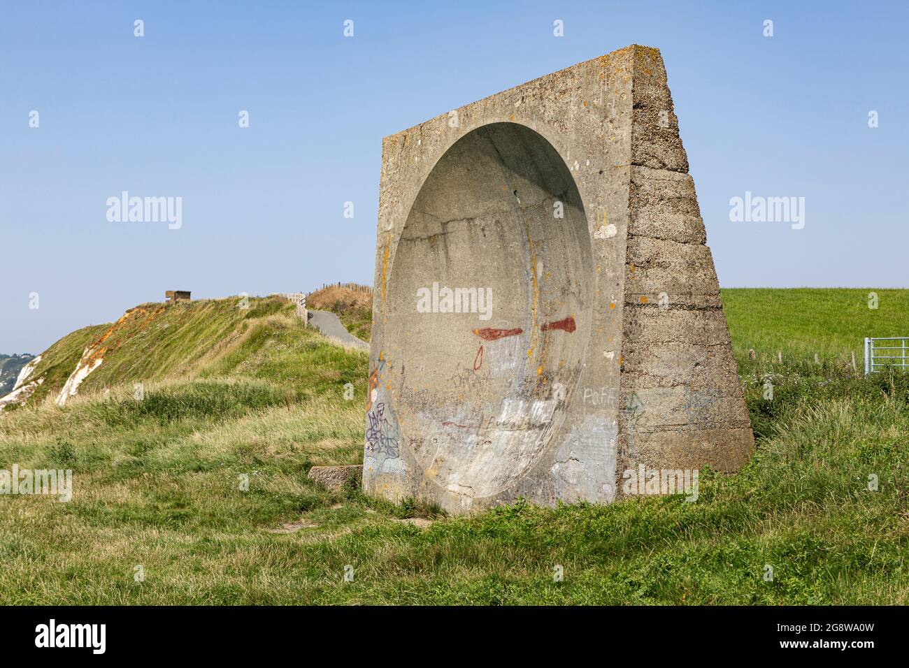 The Abbot’s Cliff Sound Mirror on the white cliffs between Folkestone and Dover Stock Photo Alamy