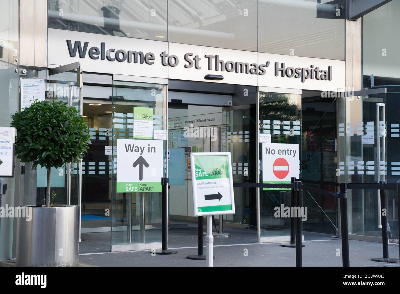 Entrance to St Thomas' Hospital near Westminster Bridge Southbank ...