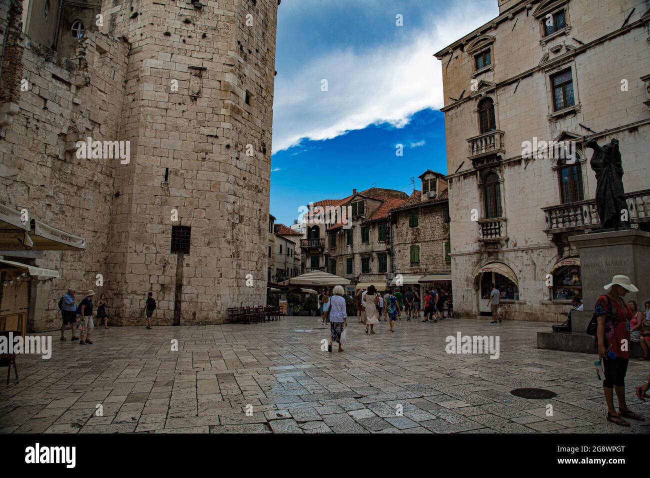 Ciudad fundada por Diocleciano en Croacia a orillas del mar adriatico, con casco antiguo de calles estrechas con arquitectura muy característica Stock Photo